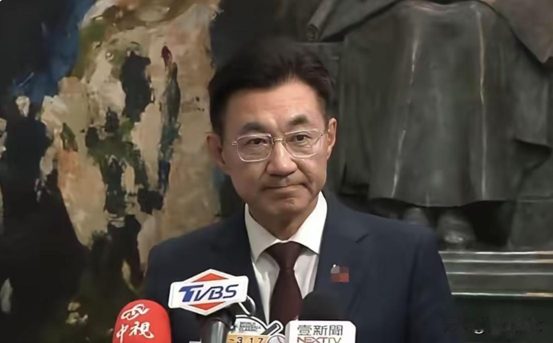 郑丽文真的压力山大，别看平时郑丽文对民进党都是火力全开，为国民党尽职尽责，但其实