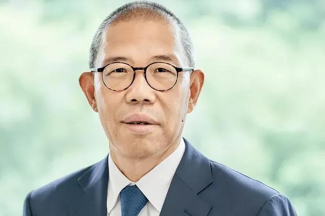 记得我们去年抵制农夫山泉的时候，其中有一条理由就是钟睒睒的儿子是美国国籍，而娃哈