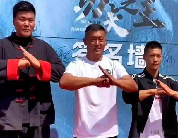 一巴掌值万金？赵鸿刚在世界扇耳光大赛上被打的那么严重，去参加比赛值得吗？赵鸿刚