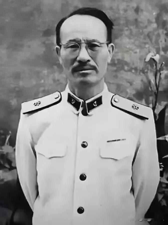 1955年授衔最传奇一幕：自己只是少将，警卫员成大将，元帅见他主动喊老师1