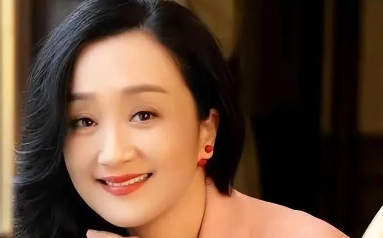 64岁无儿无女，退休金2500别墅被拍卖，如今现状令人唏嘘