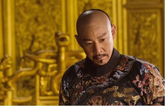 乾隆70岁的时候，特别想念早逝的五阿哥永琪，便翻了永琪生母愉妃的牌子，太监看了以