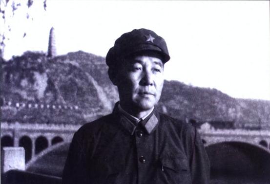 他被调离陆军，军长：不是军部意见！刘亚楼：为啥不体谅我的困难“喂，刘师长，空军