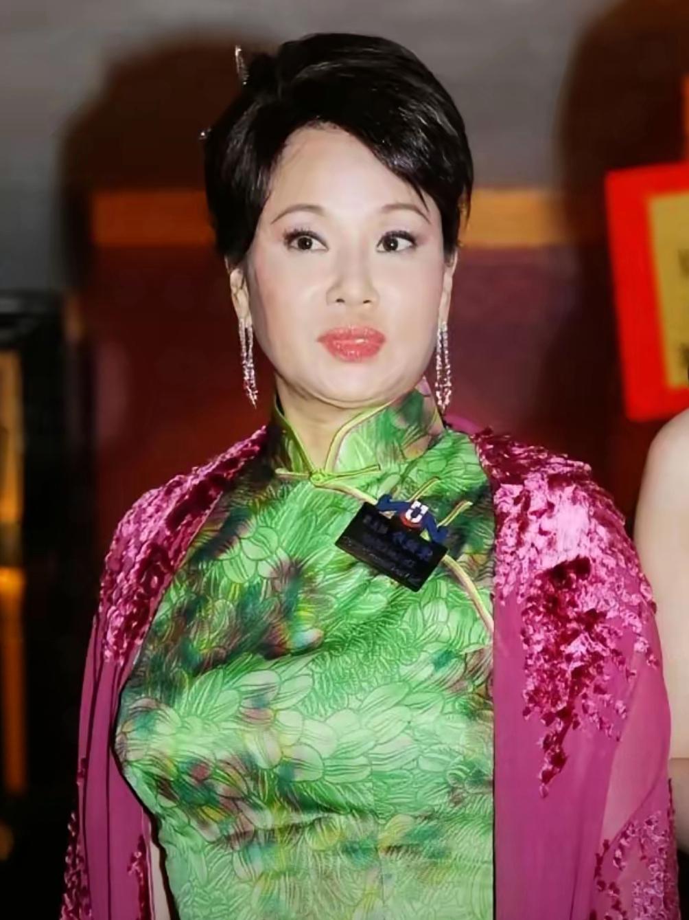 赌王三太陈婉珍终究还是输了一个保姆出身上位的妾，想让她有格局有教养，真的太难