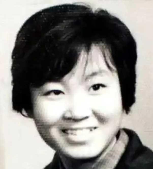 1974年，一21岁女知青夜间独自去厕所时神秘失踪，连队把整座山翻了个遍