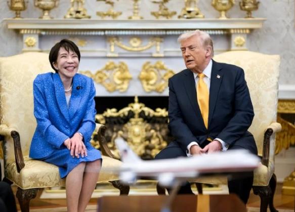 3月22日，白宫官网放出了高市早苗访美高清大图，在刻意丑化的加持下，高市直接成了