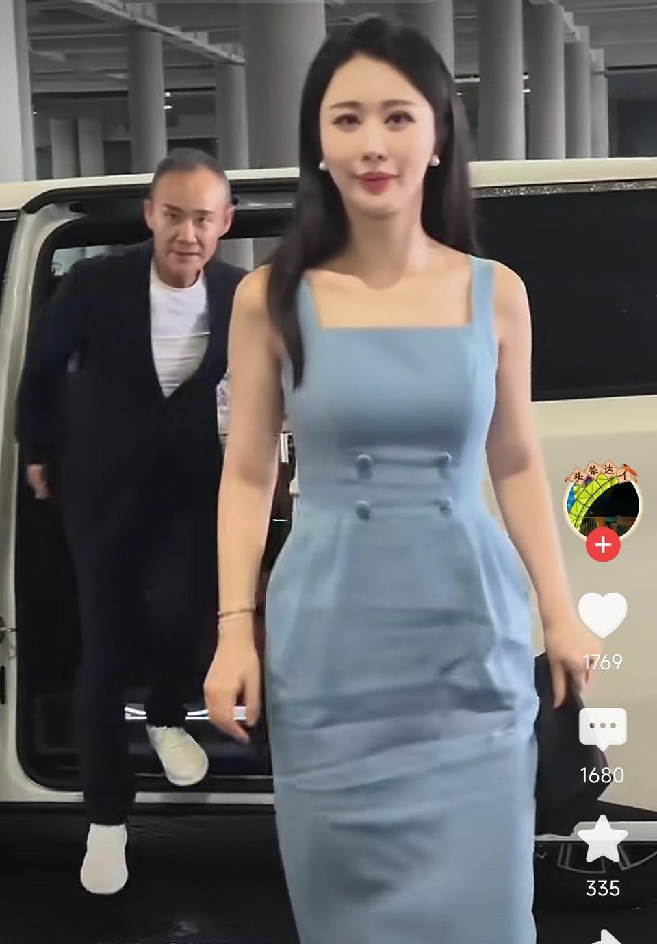 田贵族真当王石是小弟了！田贵族一下车就一路占领上风，完全不顾及身边的王石，王石