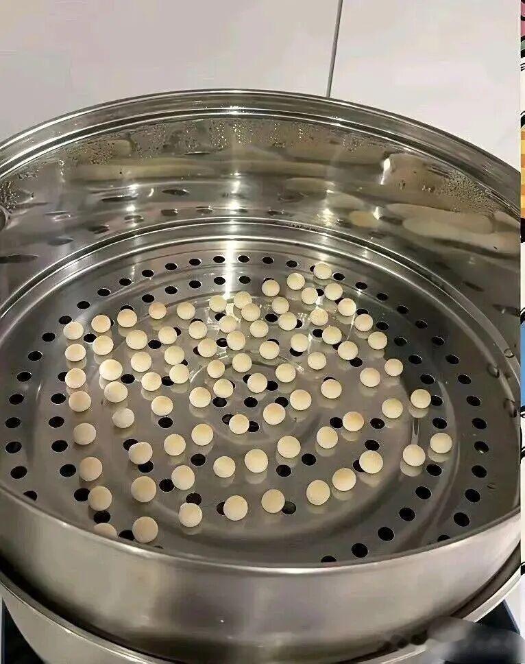 老婆蒸的大白馒头你们吃不吃吧
