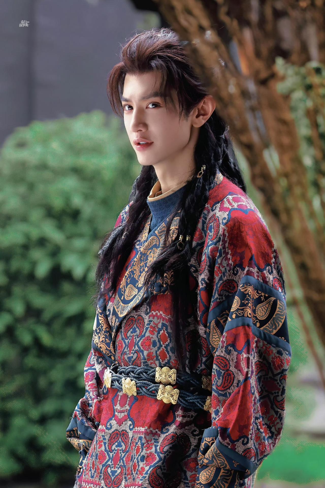 于正恨死陈哲远了，这不，又开始内涵陈哲远摆不清自己的位置。于正和网友对质，