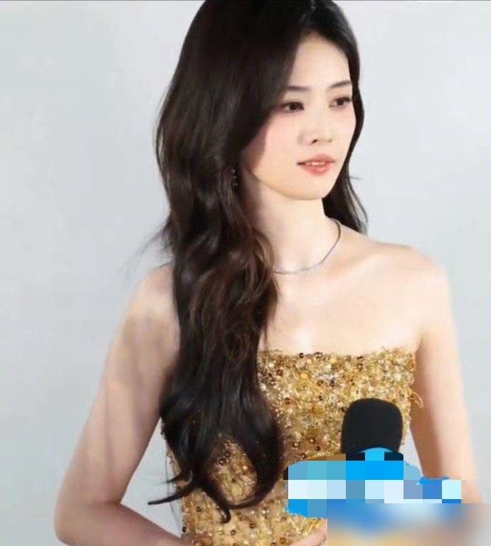 于正这是要把白鹿架在火上烤啊。杨蓉居然点头了，来演玉贵妃。当年《凤囚凰》女主就是杨蓉的，开机前一个月