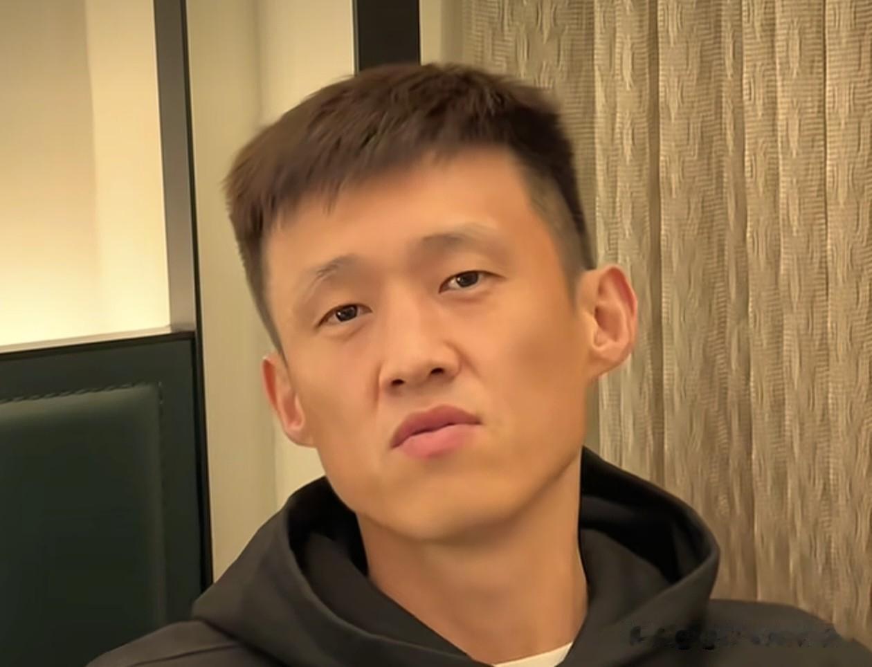 心系宏远！周鹏谈:重返老东家广东宏远:“首先，感谢宏远俱乐部的邀请，广东队是