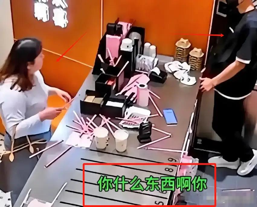 两根吸管，毁掉半辈子前程，这名小学语文老师，怎么就疯成这样了？5月21日，