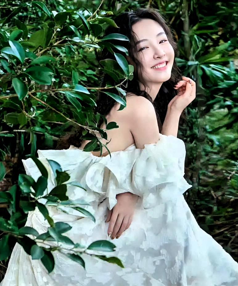 吴倩在节目里被问到那段婚姻，她没哭，只说了四个字：“还好没有重蹈覆辙。”我跟