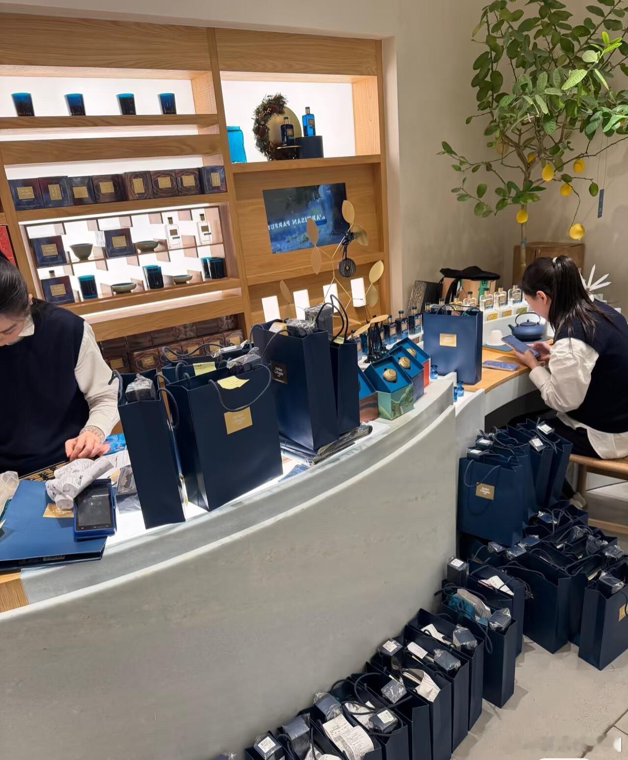 又一次对檀健次粉丝的氪金强度有了实感，一次官宣两年业绩