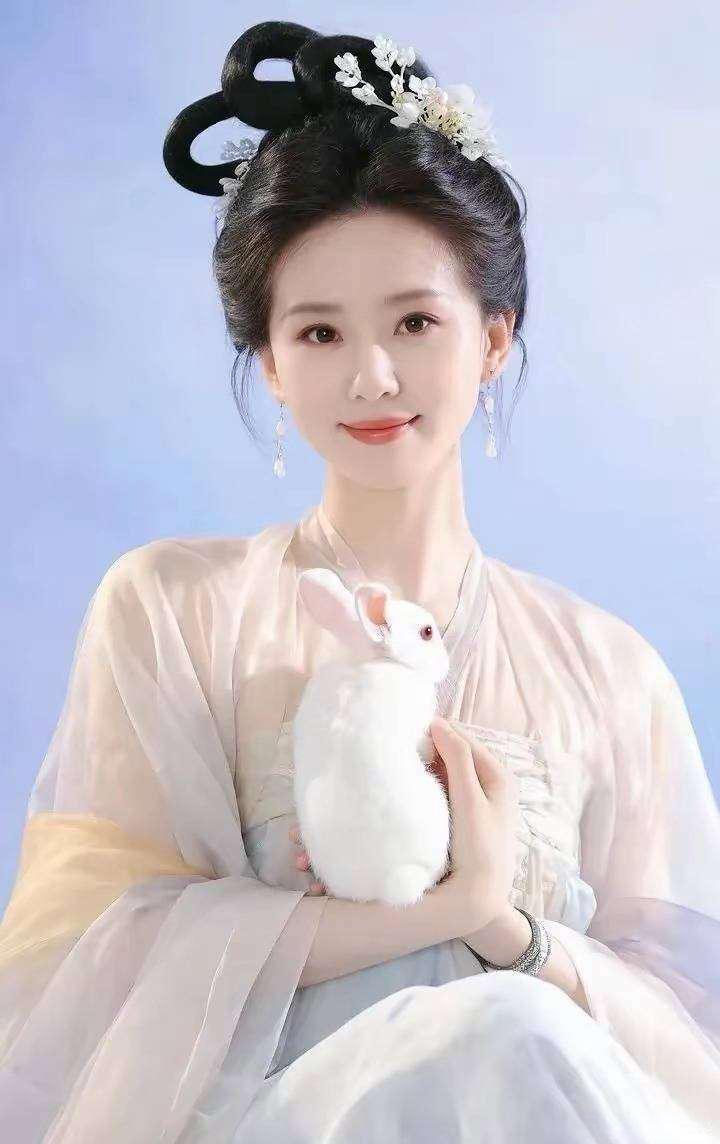 刘诗诗为什么很少有黑料，答案很简单。娱乐圈鱼龙混杂，绯闻与争议几乎是很多艺人难