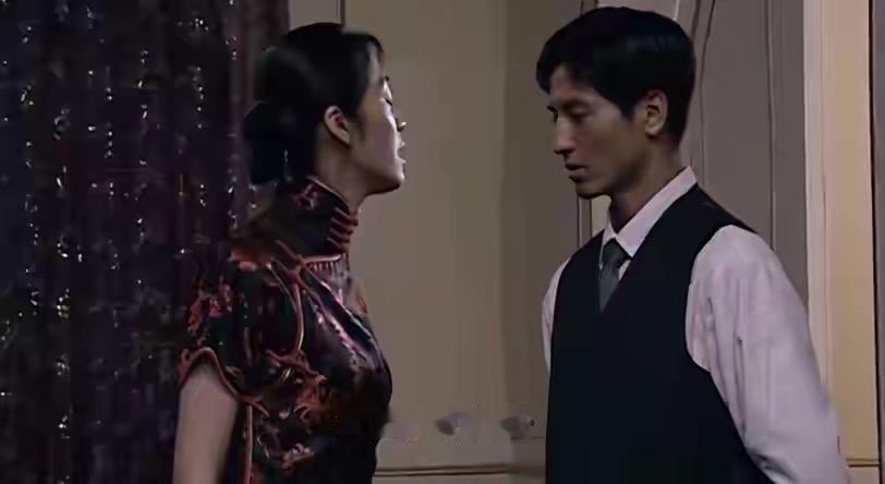 《潜伏》的最后，余则成被站长带去台湾，晚秋跟他一起不会被站长认出来吗？你要站