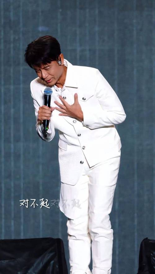 李克勤迟到两小时为啥没人骂？说真的，这事放别人身上可能早被喷惨了，但看完经过，我居然有点骂不出口。迟