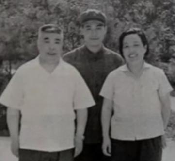 1983年，吴法宪的儿子吴新潮回到了阔别多年的北京，但此时他的身份早已不再是“将