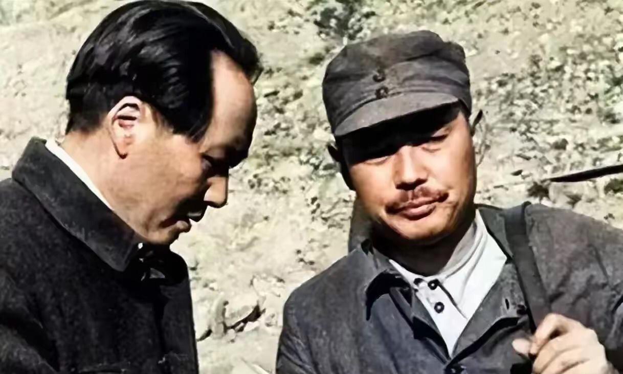 1944年3月，毛泽东和陈毅在延安，陈毅到延安汇报华中工作。也参加整风学习，参加