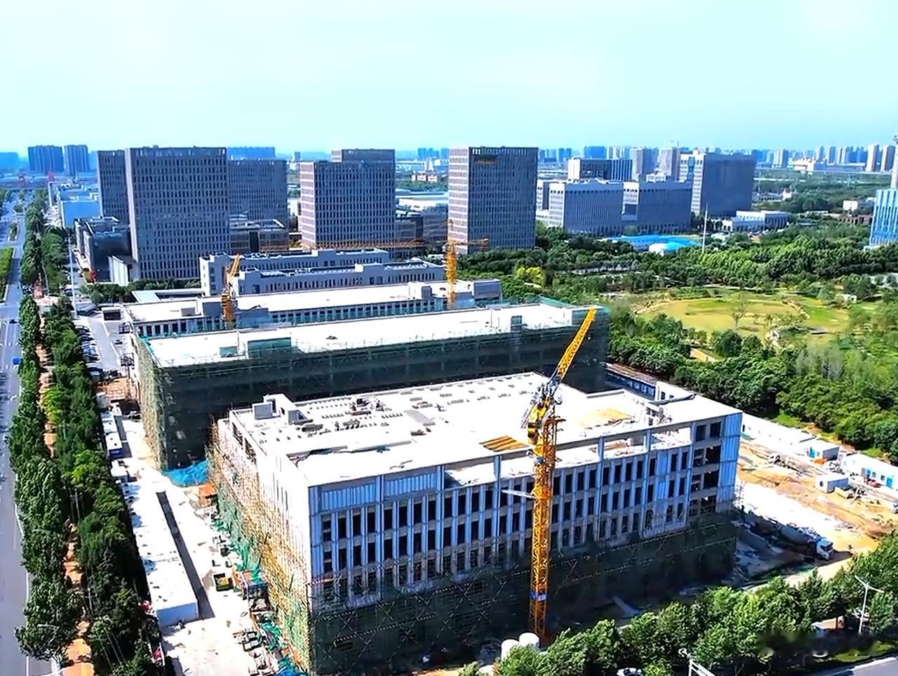 一期投用、二期将完工、三期建设加速，郑州这个科创高地正在速成！作为中原科技城与