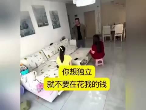 女儿嫌弃父母穷托举不了自己，当父亲开口那一刻，让人醍醐灌顶！父亲说：你想独立
