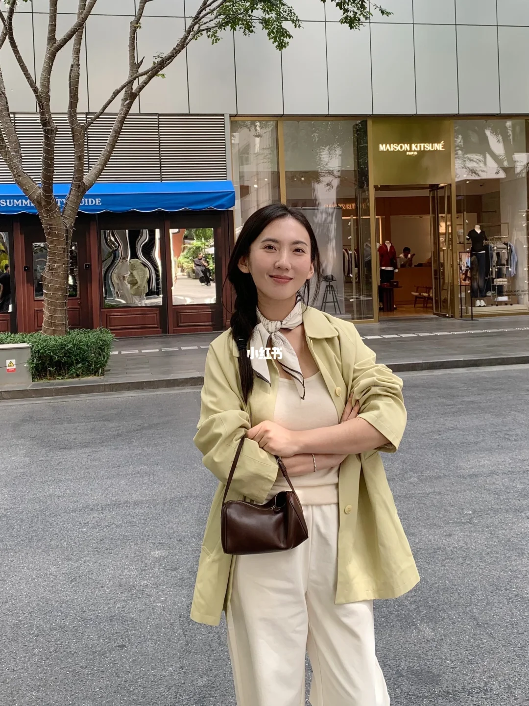穿上风衣是早秋
