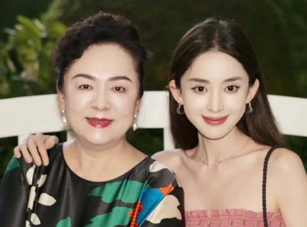 明星和父母的合照像吗刘亦菲和娜扎好美好美！黄景瑜好搞笑啊哈哈哈哈哈～出场的明星：