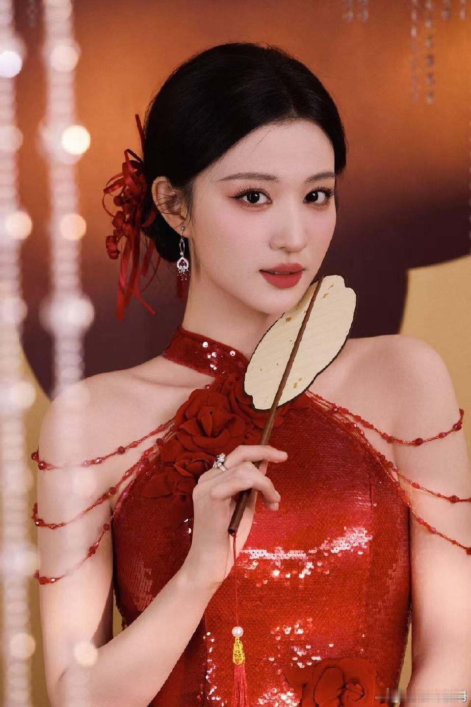 孟子义先发美图再发红包姐姐新春大片，新春感又高级