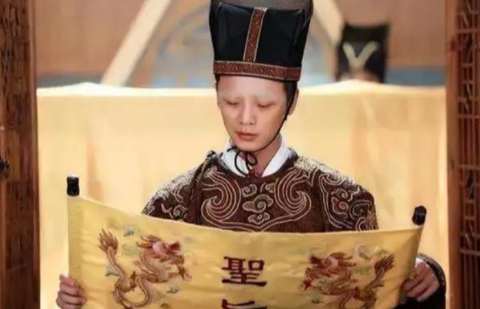 清朝有个秀才，苦练书法整整十年，立志把馆阁体练到以假乱真的地步。终于，他造出了一