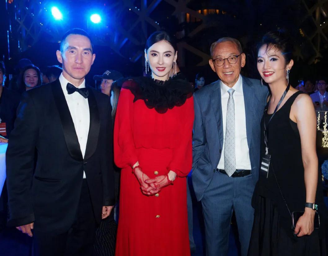何猷龙在澳门办活动，家族仅何超仪夫妇捧场，他与其他兄弟姐妹已多年未同框，究竟怎么
