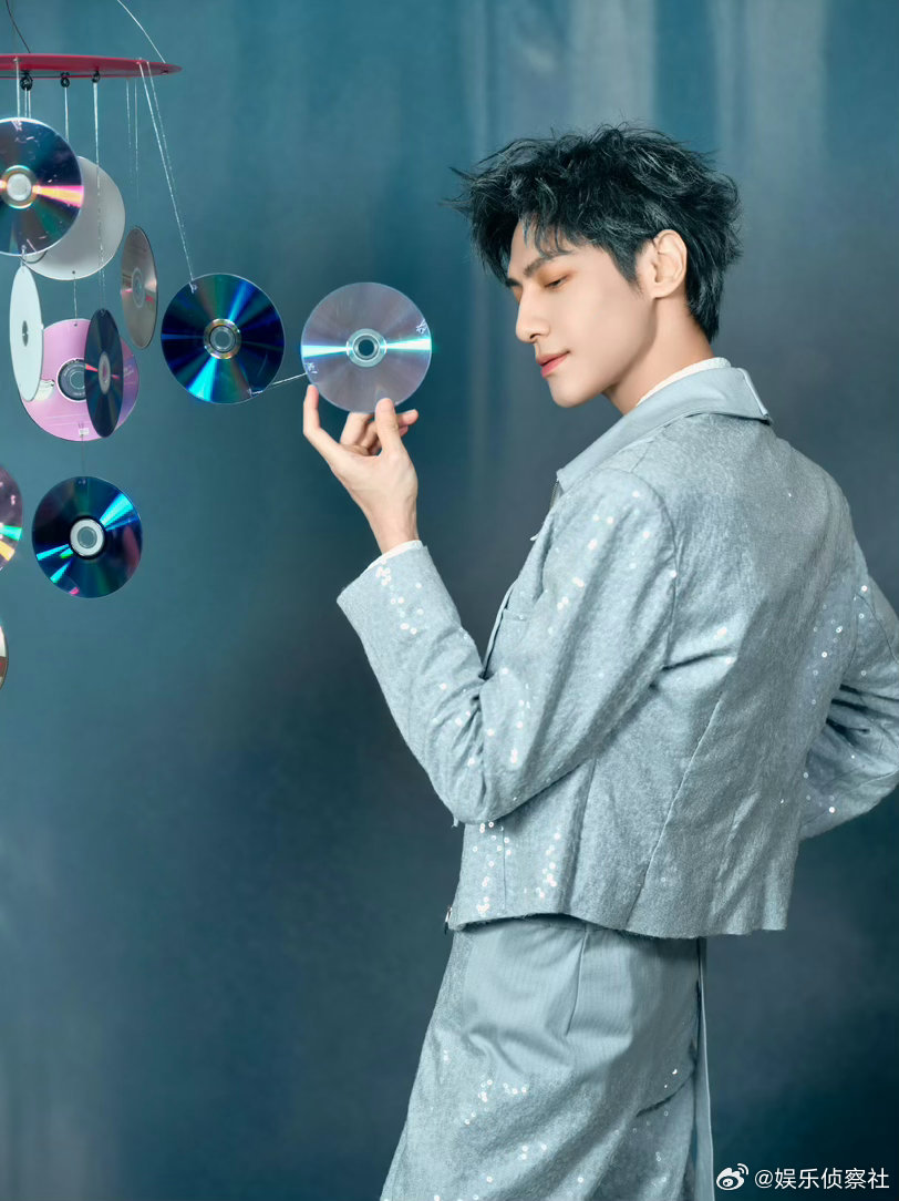 罗云熙还是太帅了，音乐节造型好帅啊～