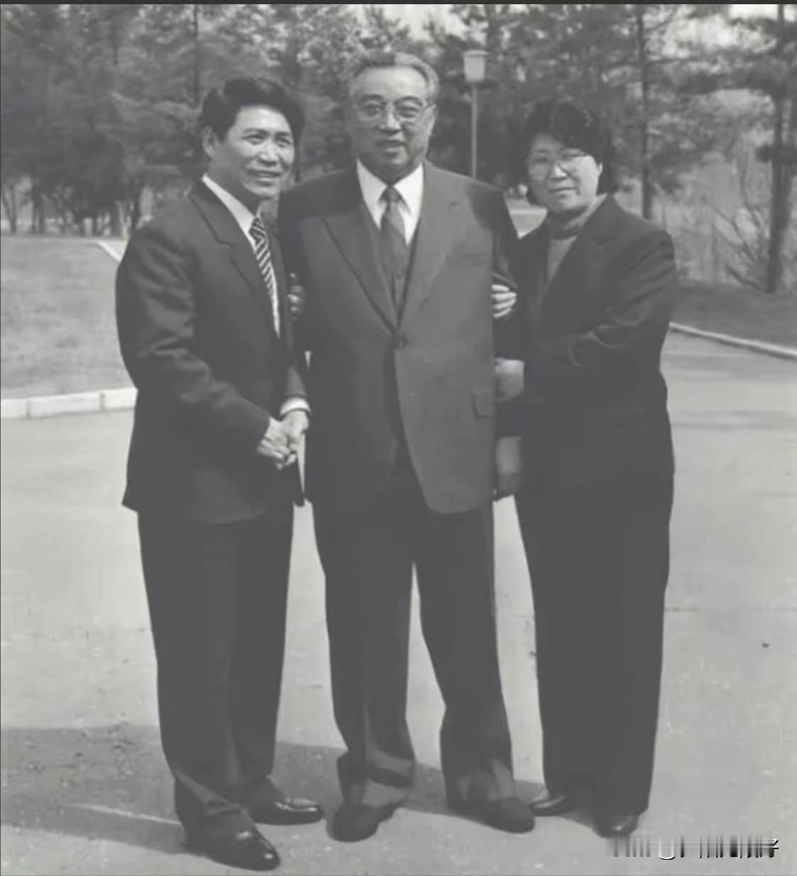 1985年，50多岁的张金泉，接到特殊通知：金日成邀请他和妹妹访朝。抵达后，他才