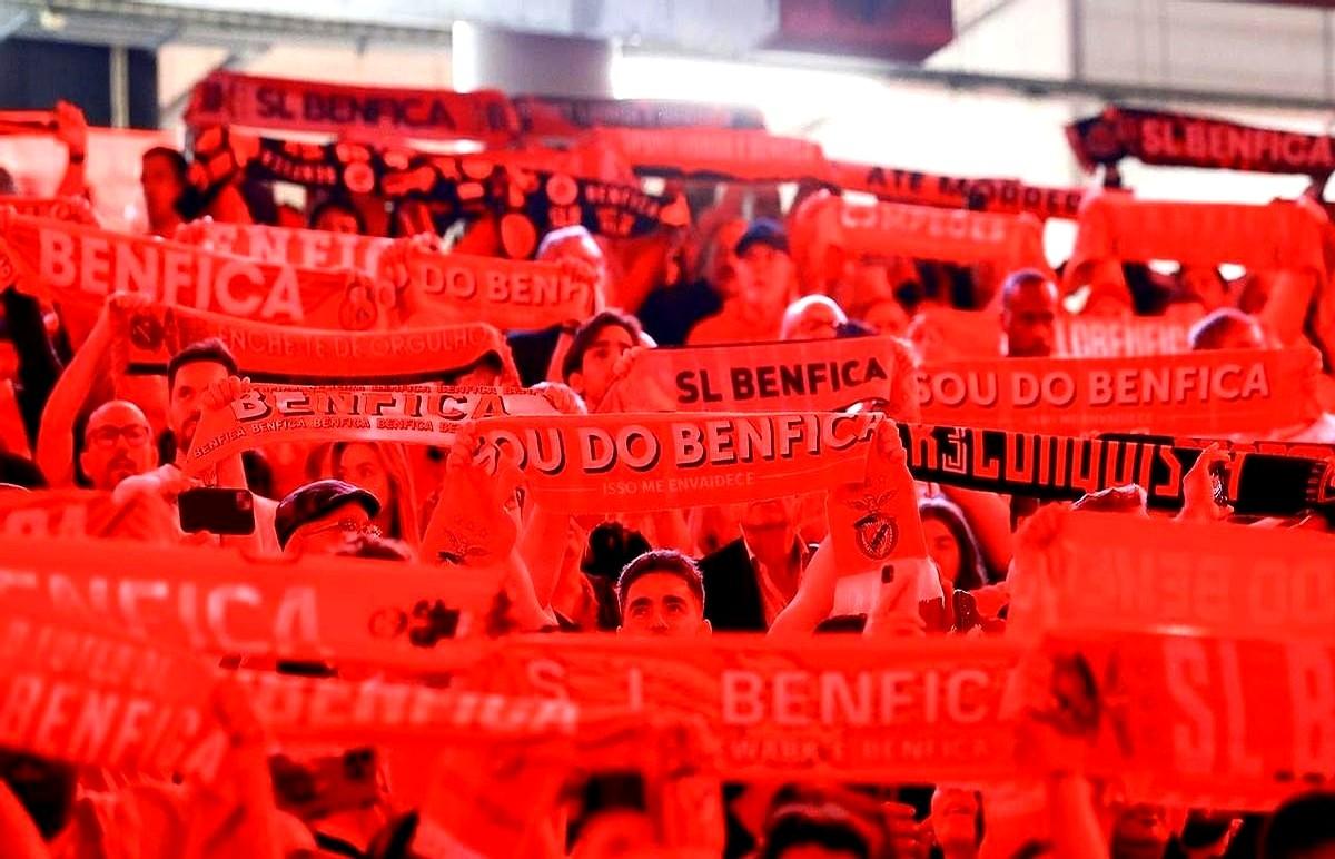 太坑了！老穆的尤文复仇局直接被自己球迷拆了台！现在网上吵翻了——有人骂本菲卡