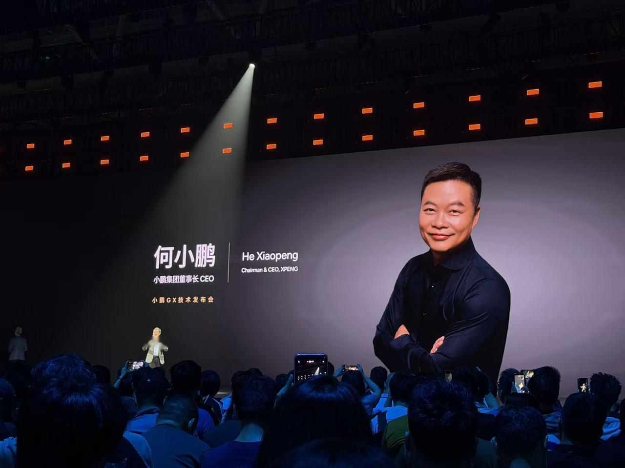 大湾区揽胜小鹏GX预售价39.98万，有超级增程与纯电版。作为小鹏汽车冲击