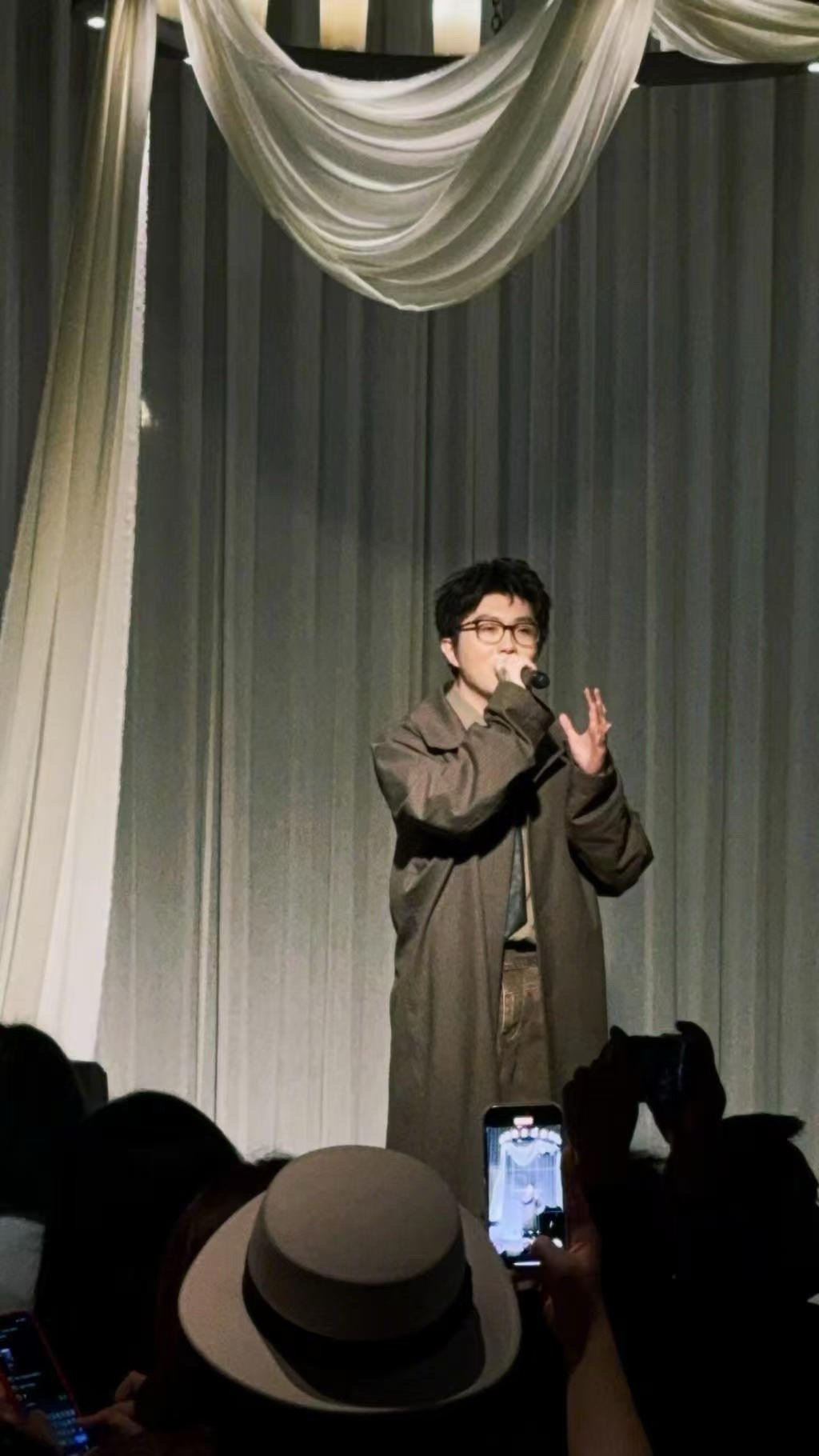 毛不易下次有这种婚礼记得先开票新鲜狗粮+顶级现场双丰收！毛不易在朋友婚礼上的献