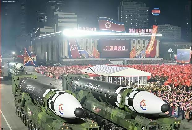 美国敢不敢打朝鲜？先上结论，几乎不敢！为什么这么说？因为朝鲜手里握着的牌，跟