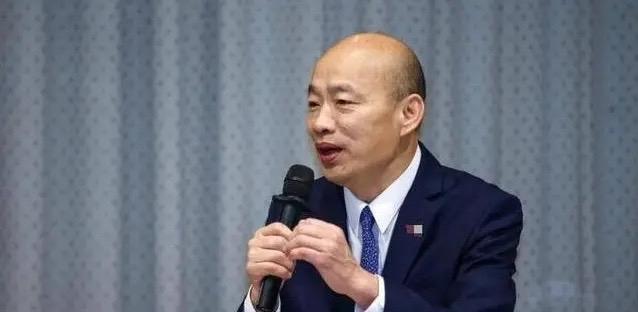蓝营这次的脸丢大了。民进党"谴责大陆案"立法院一读通过，台前带头举手的不是绿
