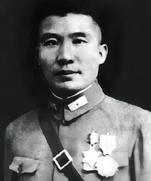 1948年，王耀武被抓后，被带到了陈毅面前。沉默片刻后，陈毅突然抛出一个问题：“