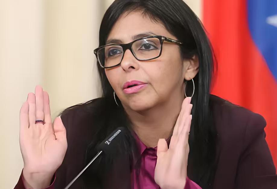 美国原本的剧情是先针对委内瑞拉，抓走马杜罗，扶持代理人稳定局势，彻底掌控委内瑞拉