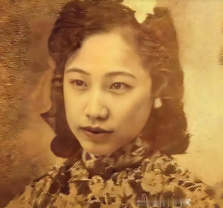 1960年，周总理请溥仪吃饭，溥仪总瞄着旁边一位女士，周总理笑着提醒这是你妹妹你不认识了，女士叫了声