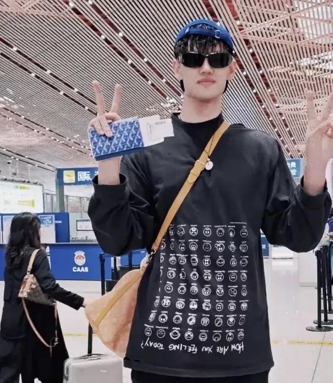 曾凡博独自飞往德国，国家队集训名单惊现两人缺席！男篮集训营都开练了，但大名单里