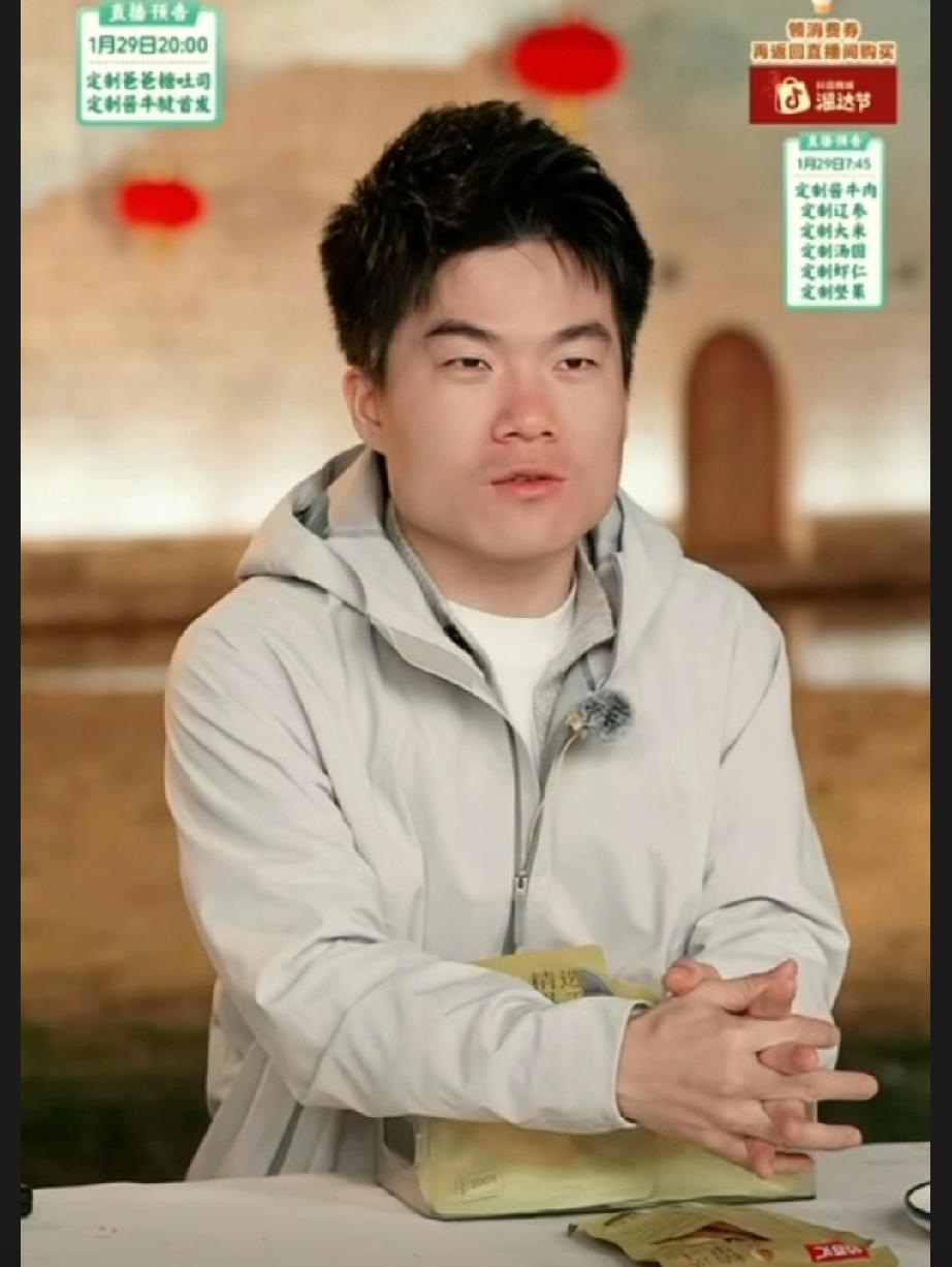 半年狂赚5.8亿，东方甄选却意外捧红了自己最大的“对手”。这份财报数据，像一记