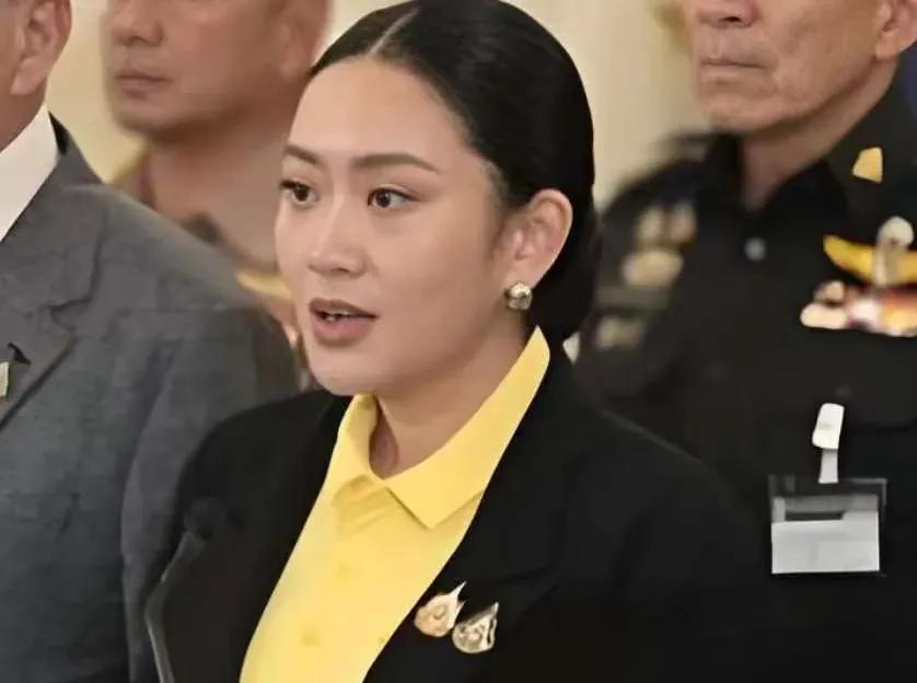洪森英明一世糊涂一时，曝光录音，确实可以打击泰国的威望，甚至让泰国陷入短暂的混乱