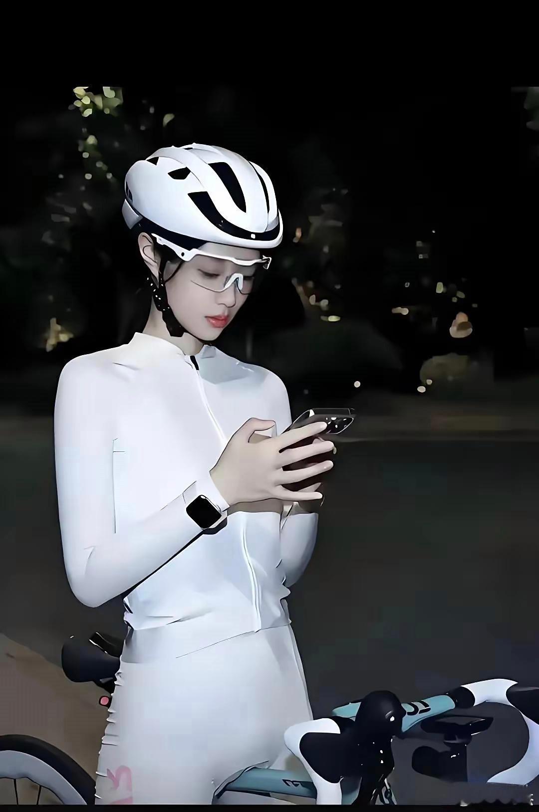 这一套骑行装备，一个月工资差不多吧？​​​