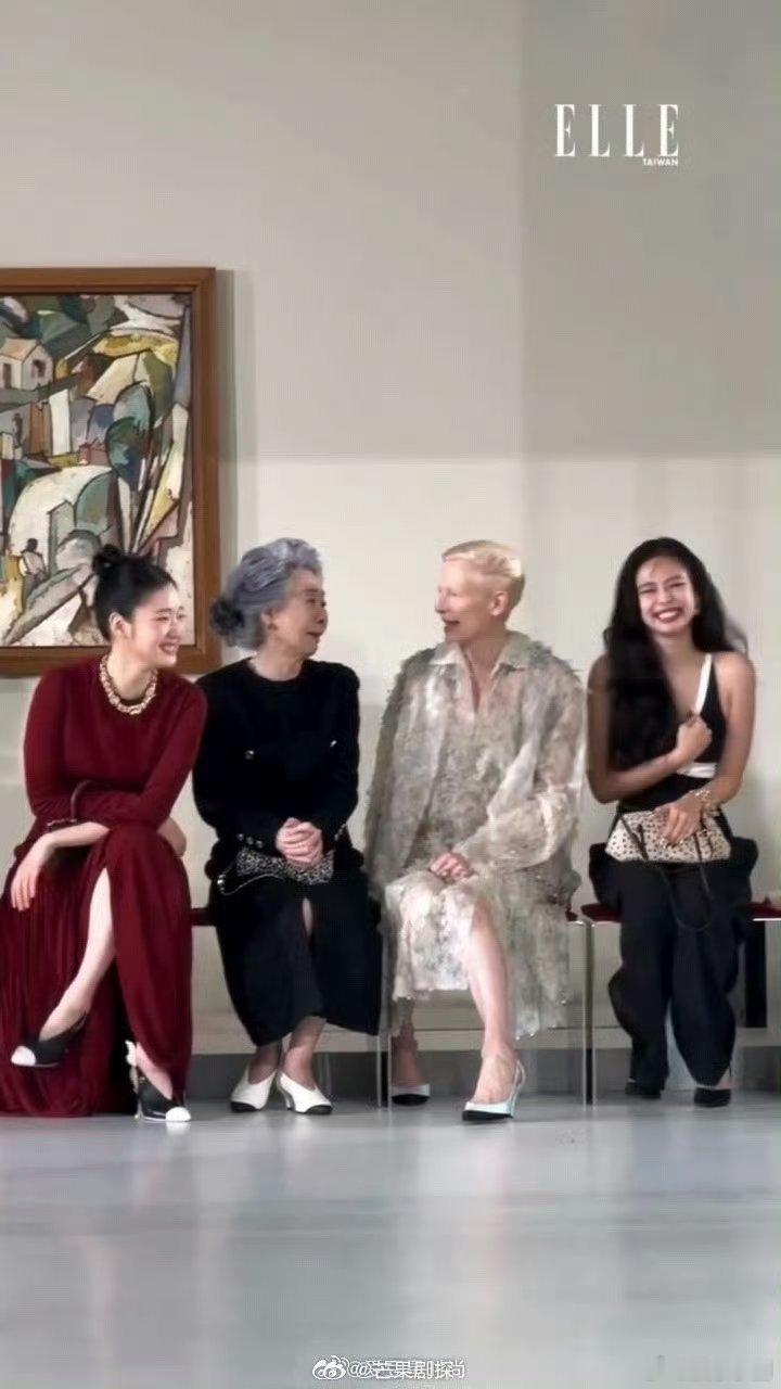 Jennie金高银秀场互动Jennie金高银热聊Jennie和金高银俩人在秀场