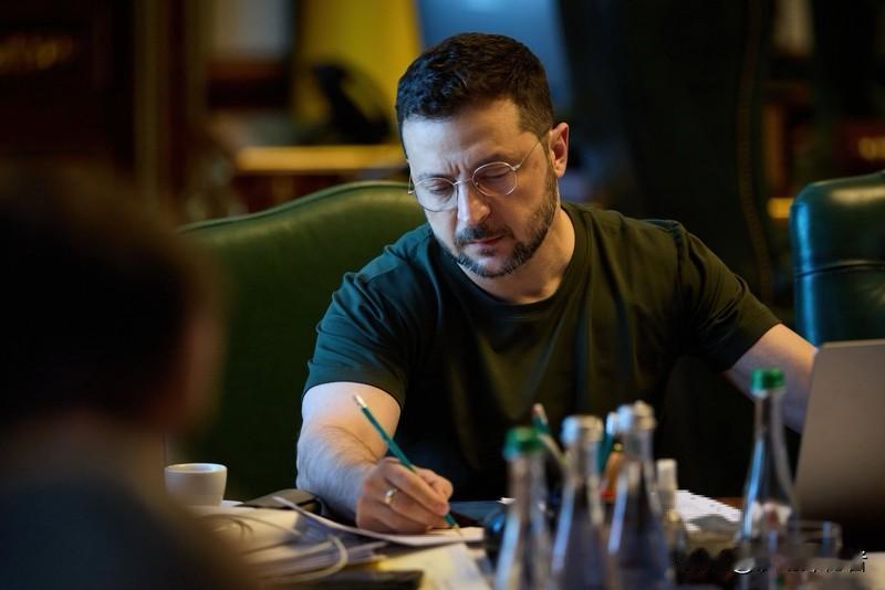 乌克兰绝不投降？一份号称“停火”的文件，却写得像战胜国的通告。泽连斯基亮出的