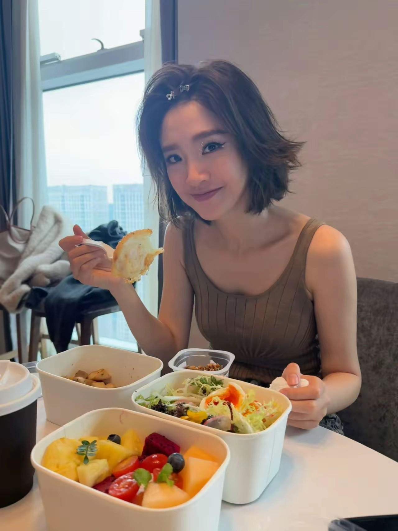 唐艺昕自曝生子后爆发严重皮肤病，皮肤有厚厚的凸起，无法明确病因，连化妆都无法遮掩