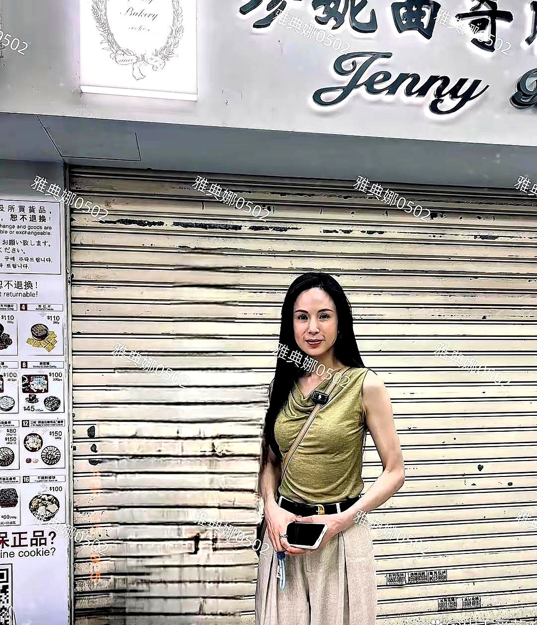 李若彤：冻龄？不存在的！最近，网上关于李若彤“冻龄”的讨论又热闹起来了。