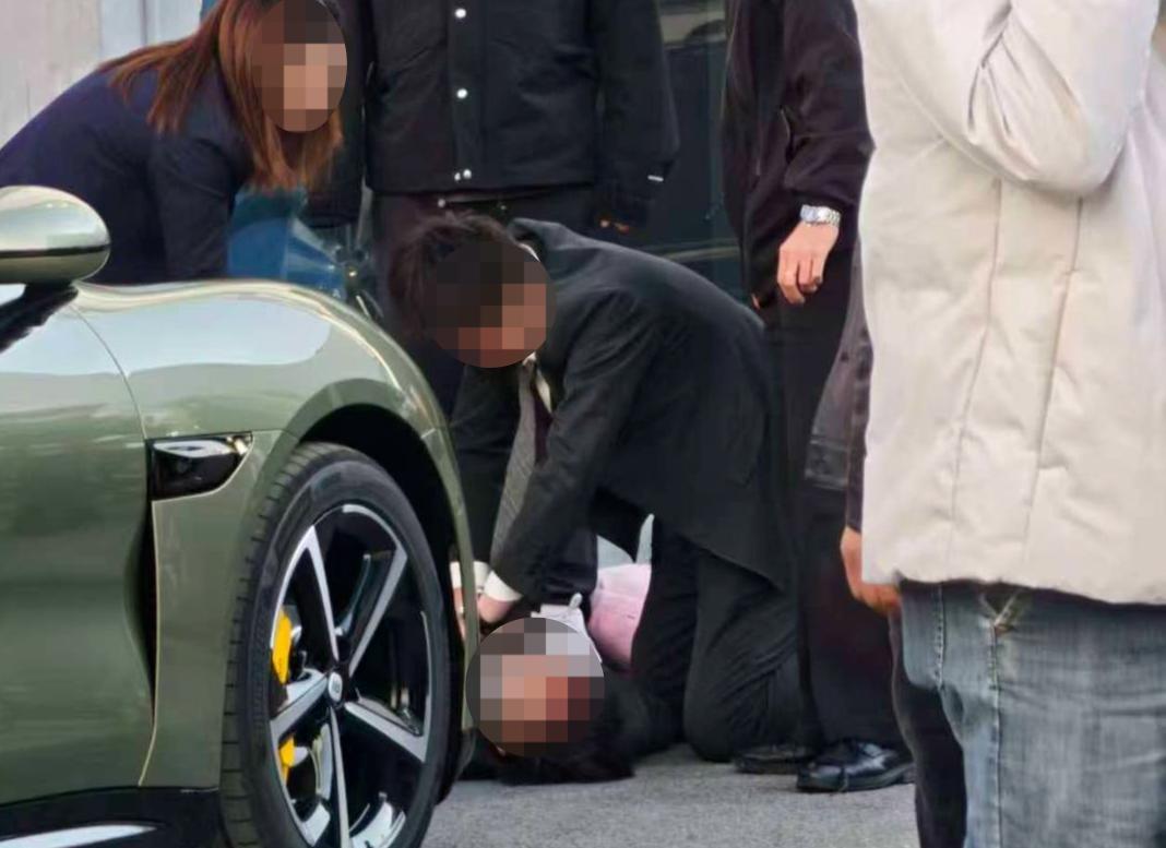 如何看待杭州一小米用户提车，在离开交付中心时误触刹车撞倒汽车销售？12月15日