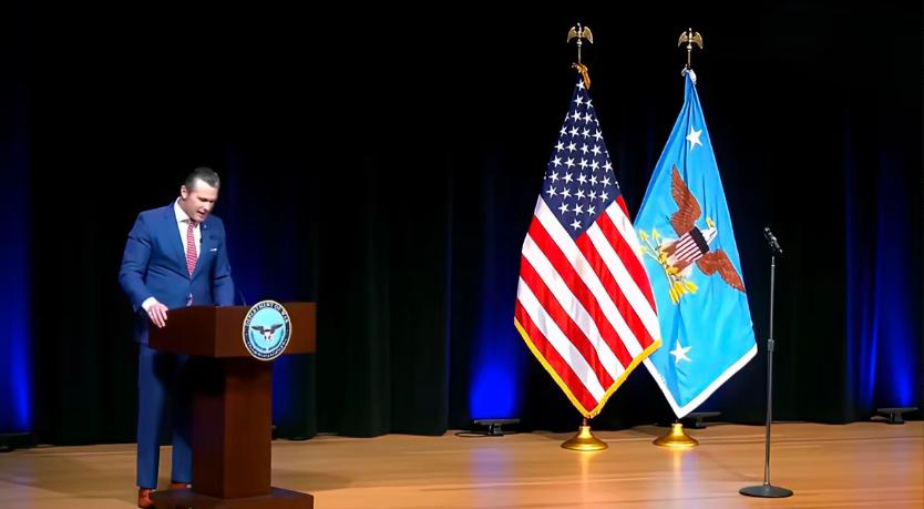 国际政坛又闹出让人哭笑不得的大乌龙，美国国防部长赫格塞斯，直接在五角大楼的官方祷